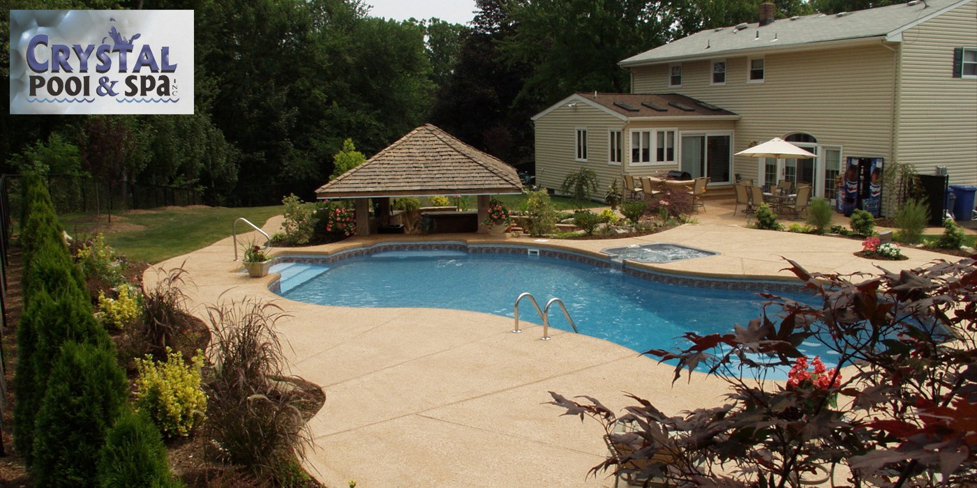 Vinyl Pool With Swim-Up Bar